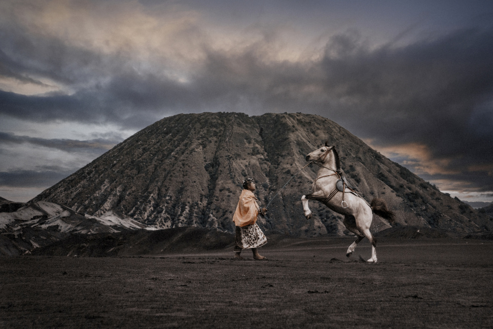 Dance With Me von Heru Sungkono