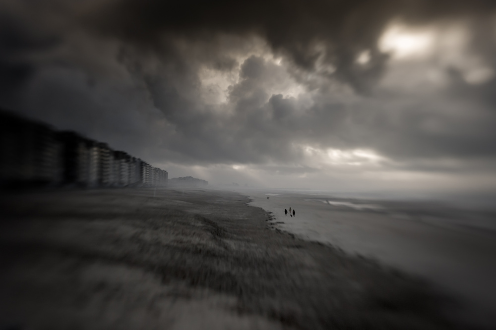 Cosy walk along the seaside! von Hilde Ghesquiere