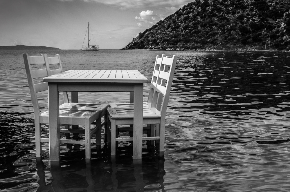 Table with a view von Hilde Ghesquiere