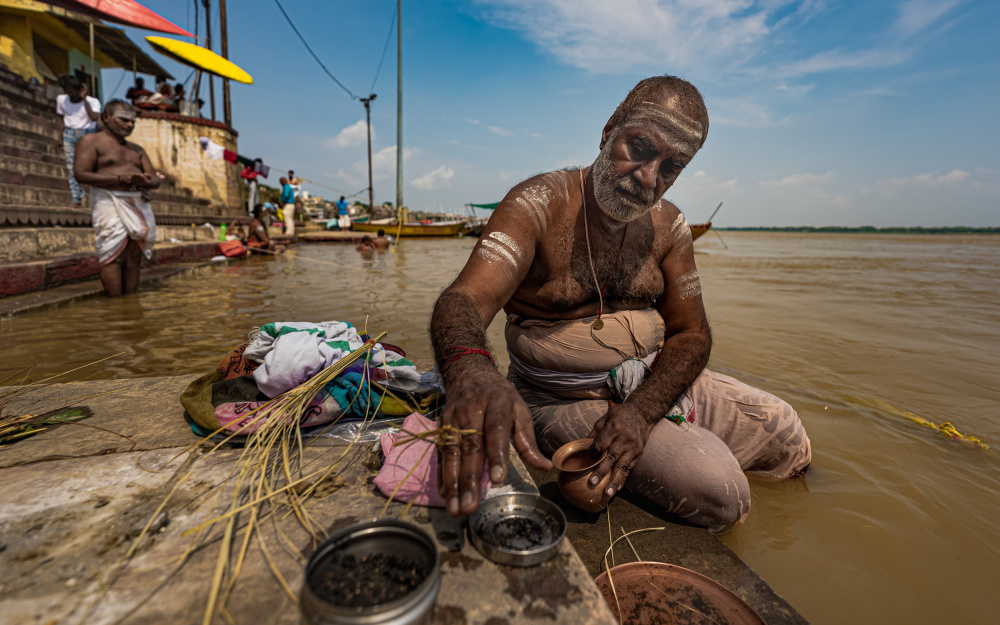 Preparing for take a bath von HIRAK BHATTACHARJEE