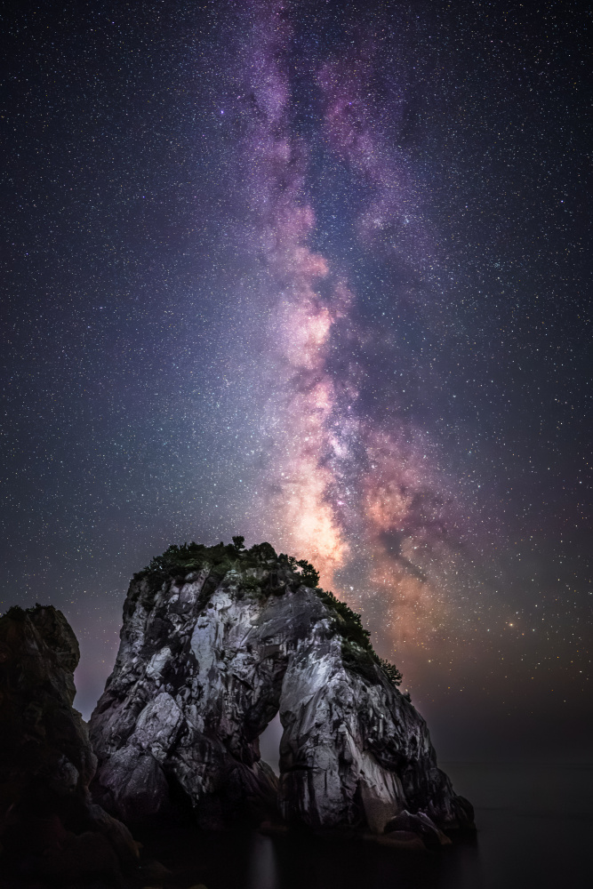 Milkyway on the rock von Hiroaki Ikeshita