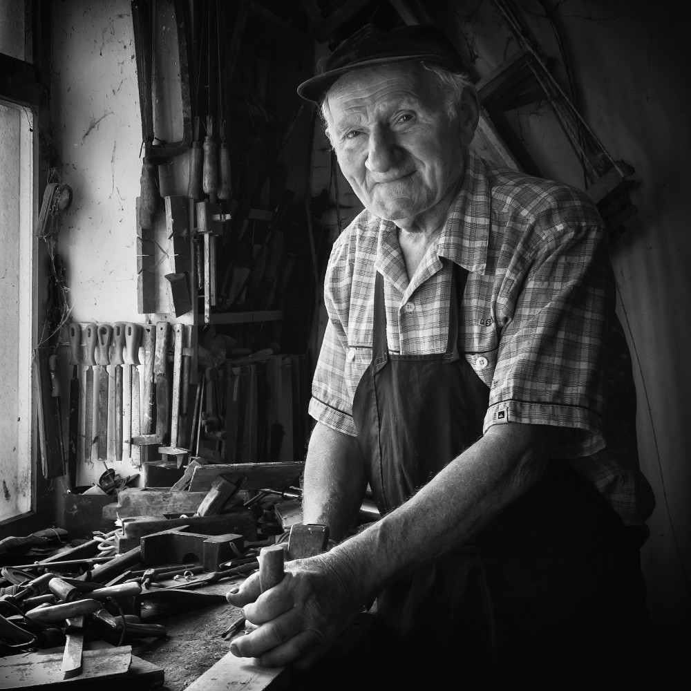 An old carpenter von Hober Szabolcs