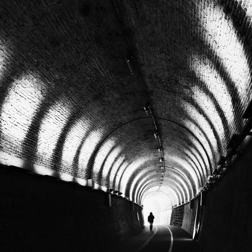 Wings in the Tunnel von Hojong Han