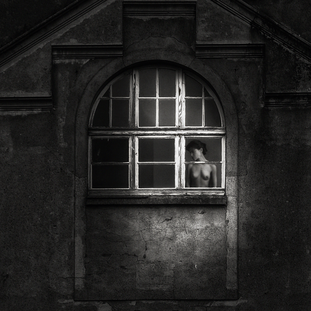 Lady at the Window von Holger Droste