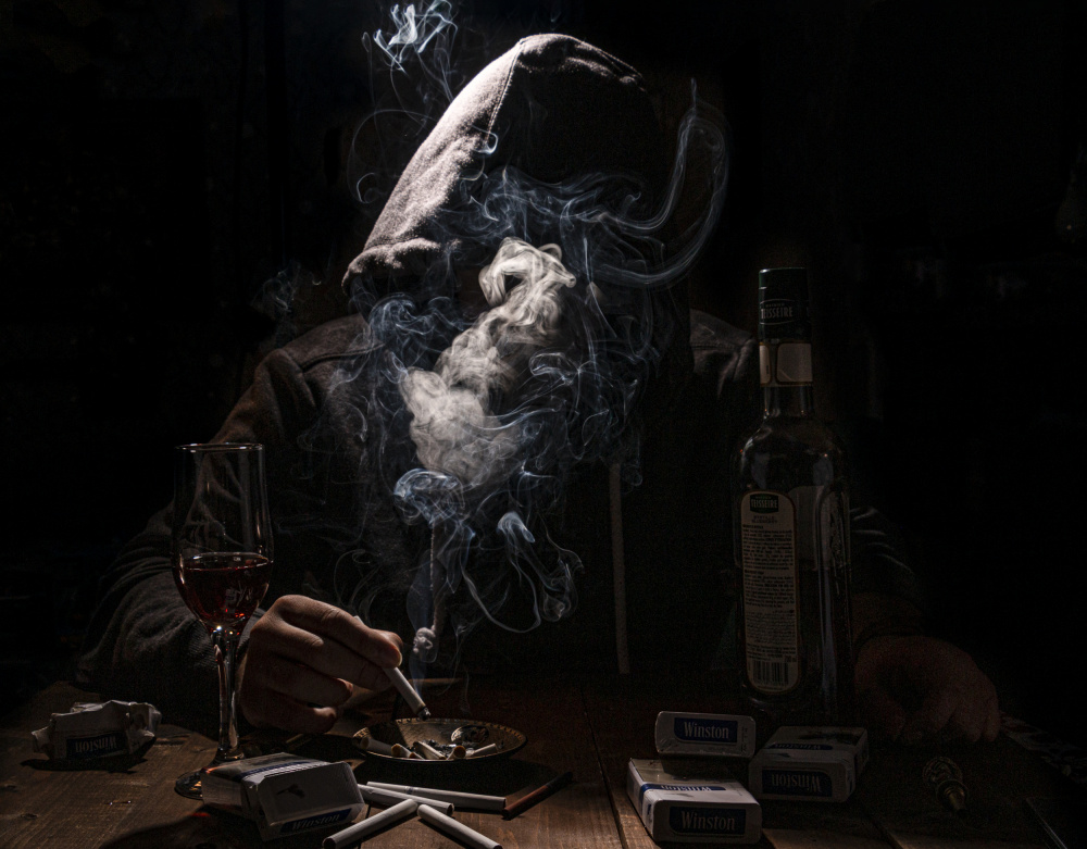 Face behind the smoke von Homeira moazami