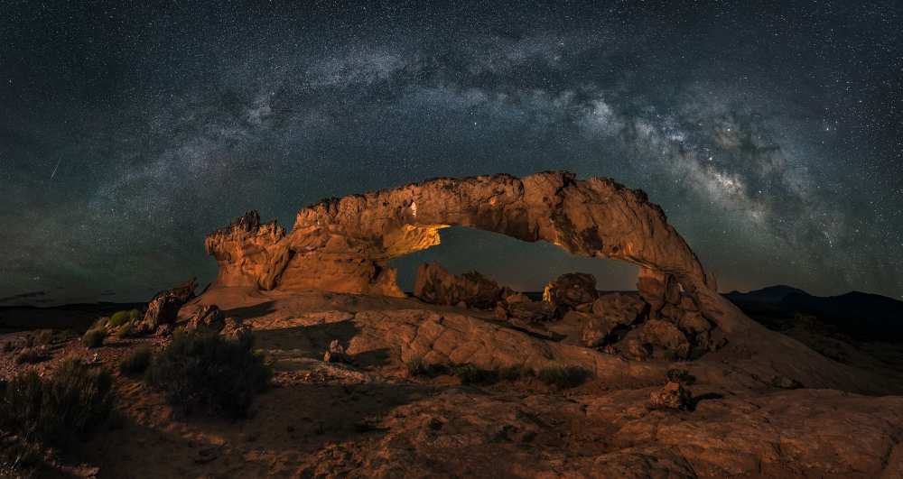 Milky way over the Sunset Arch von Hua Zhu