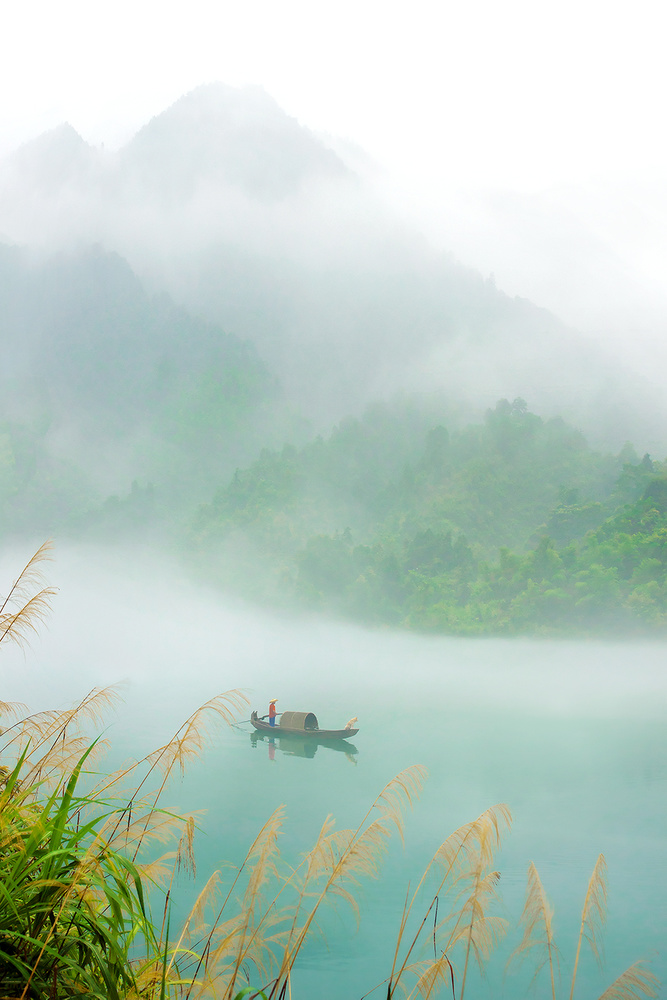 Fog Sprinkle the East River von Hua Zhu