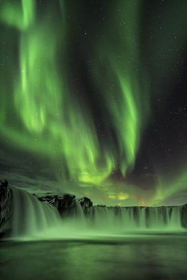 Northern light on Godafoss