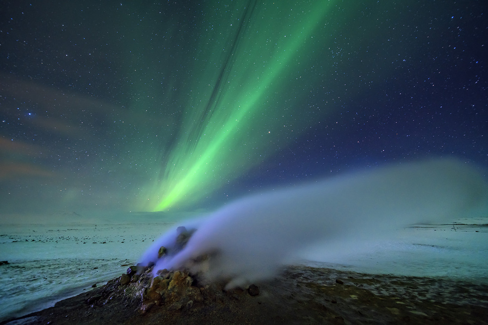 Northern light and hot spring von Hua Zhu