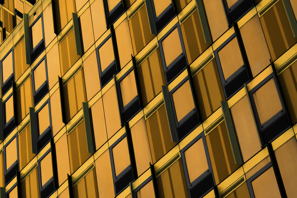 Yellow windows von Ibrahim Nabeel