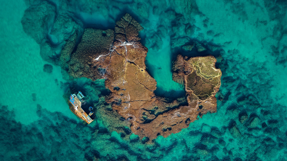 Fishing boat wreck von Ido Meirovich