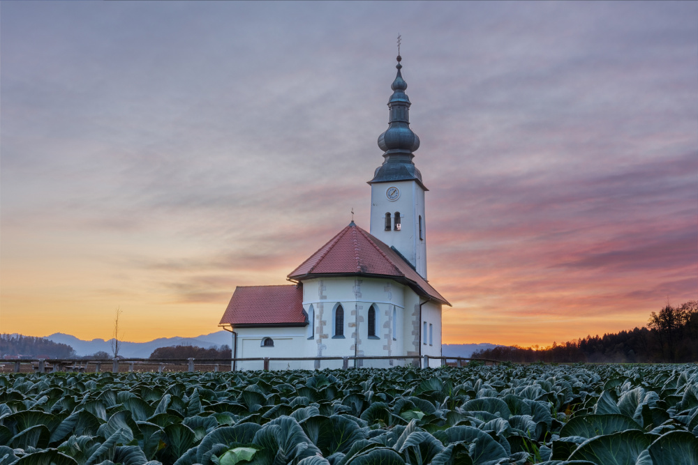 Church in magnificent sunset von Žiga Janhar