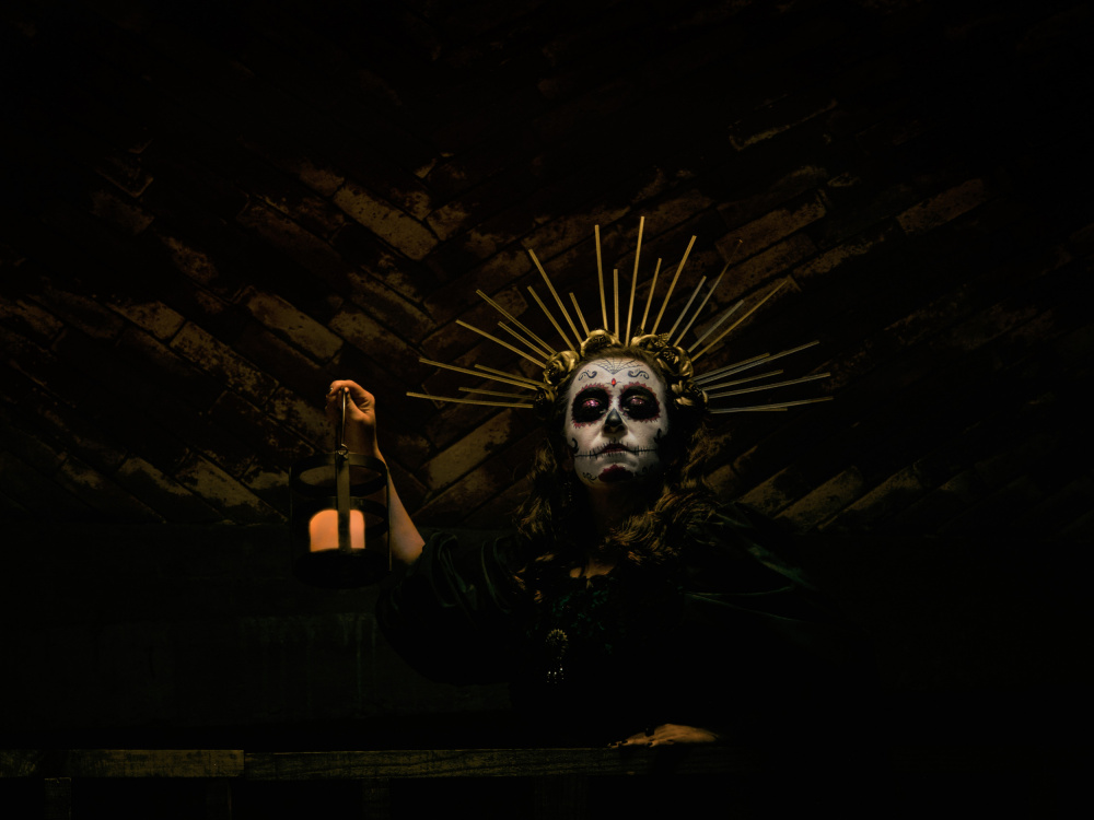 Catrina spirit from beyond the shadow von Ignacio Arcas