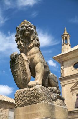 lion statue von Iñigo Quintanilla