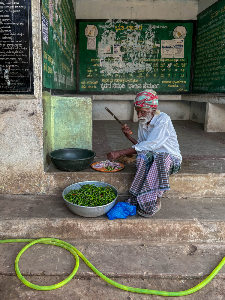 making  food in bus  station von Ilana Lam