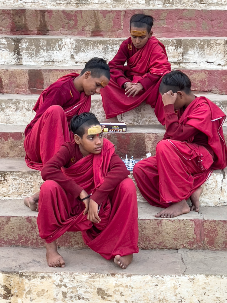 Young monks playing chess von Ilana Lam