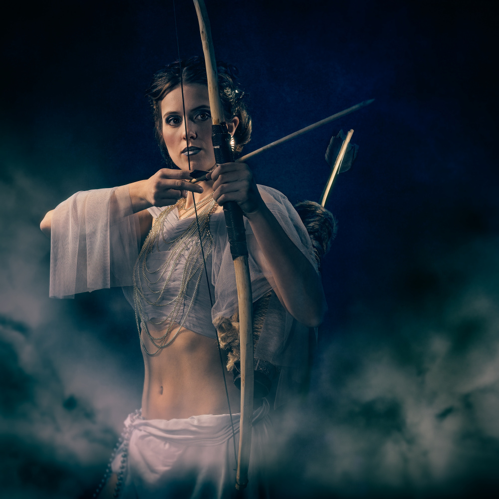 Greek goddess with bow and arrow. von Ineke Mighorst