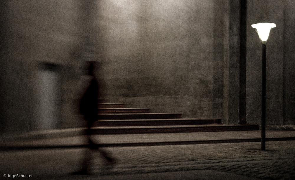 Strolling in the night von Inge Schuster