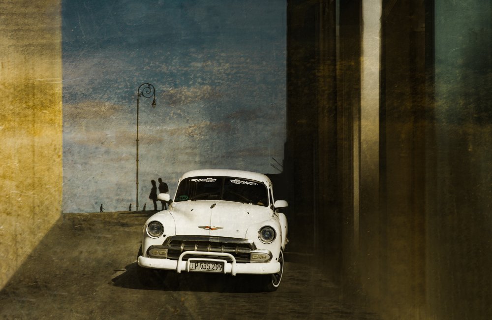 A white car in Havanna von Inge Schuster