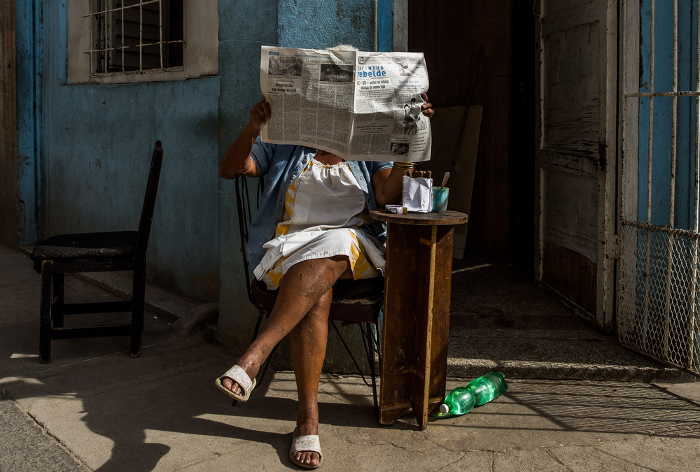 Hidden behind the newspaper von Inge Schuster