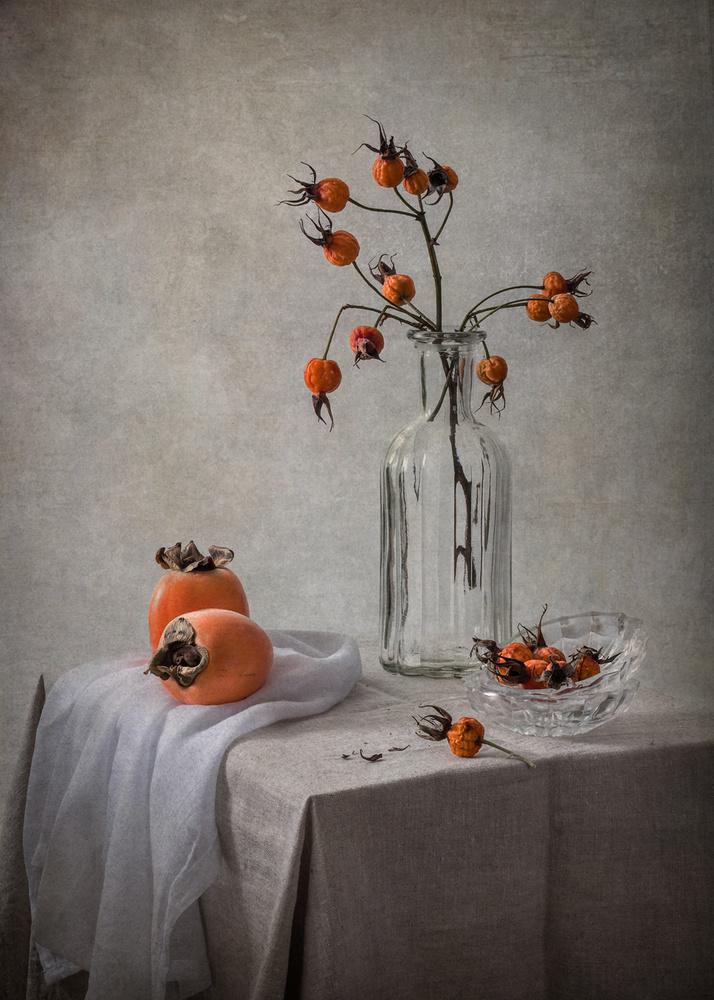 Rosehips and Persimmons von Inna Karpova