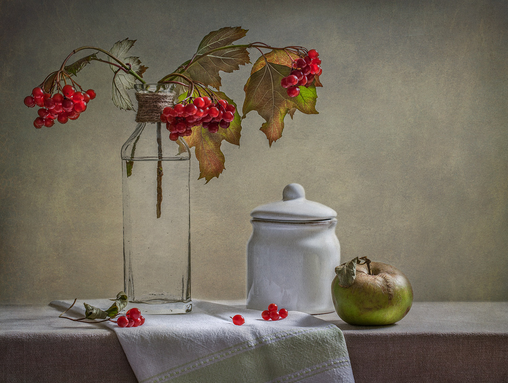 Still Life with Small White Jar von Inna Karpova