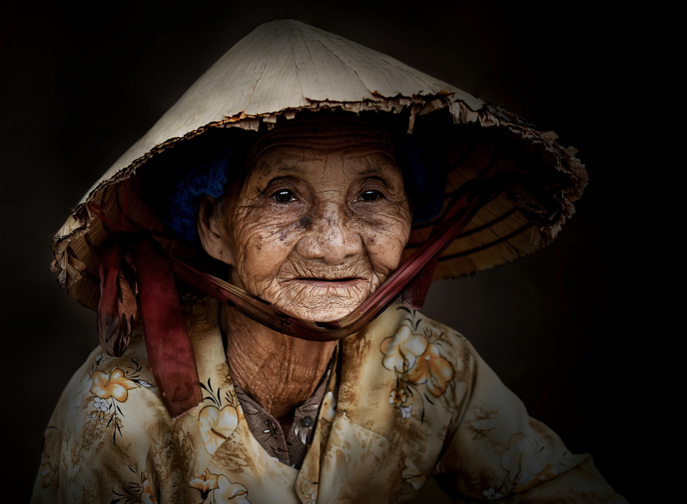 Old Vietnamese woman von Irene Perovich