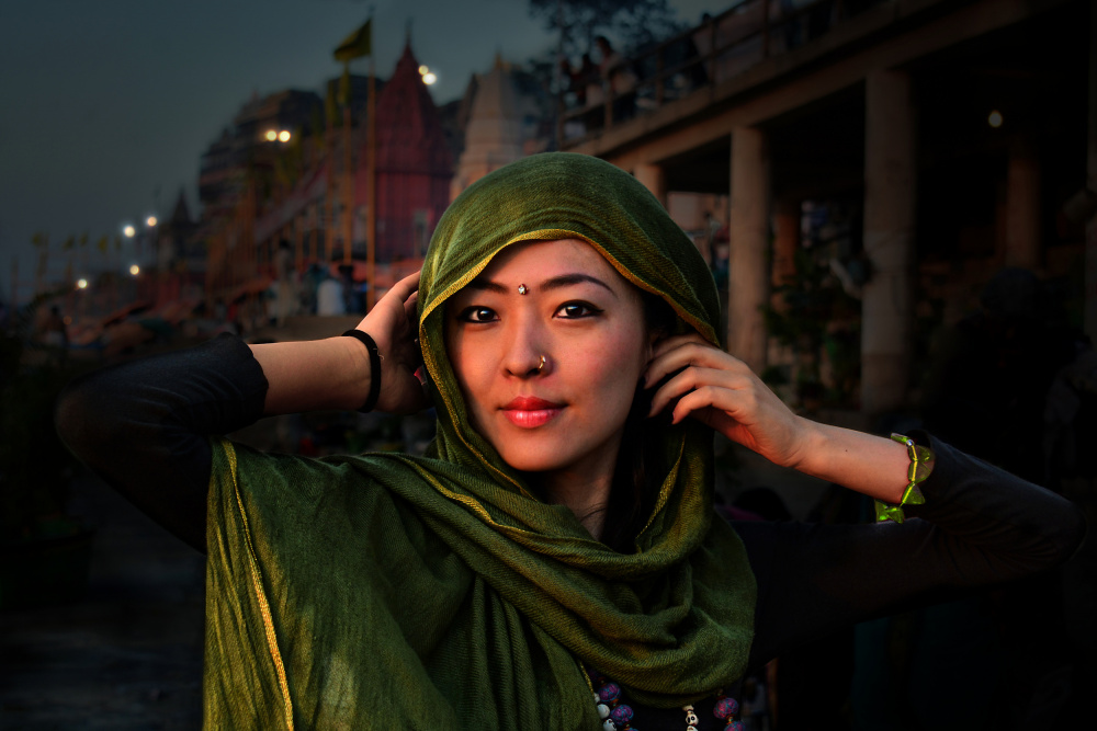 Japanese tourist in Varanasi von Irene Perovich