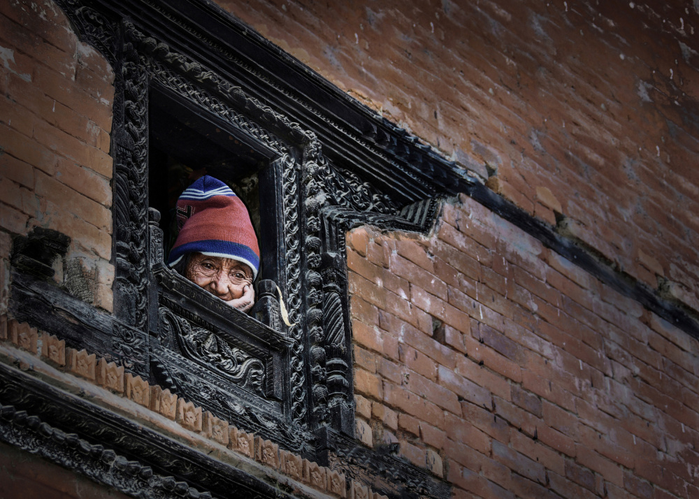 Curious enconters in Bhaktapur von Irene Perovich