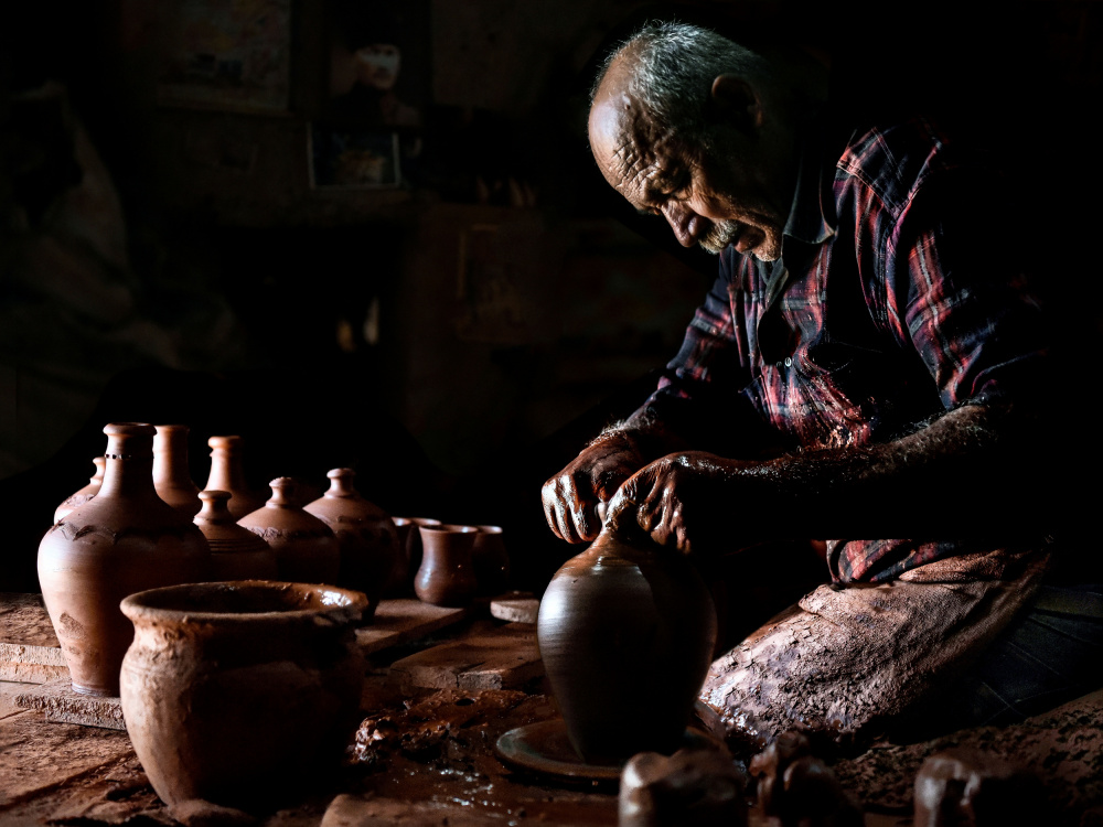 Turkish potter von Irene Perovich