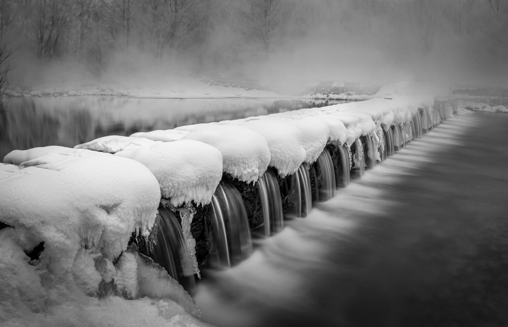 The Frozen Dam von Irene Wu