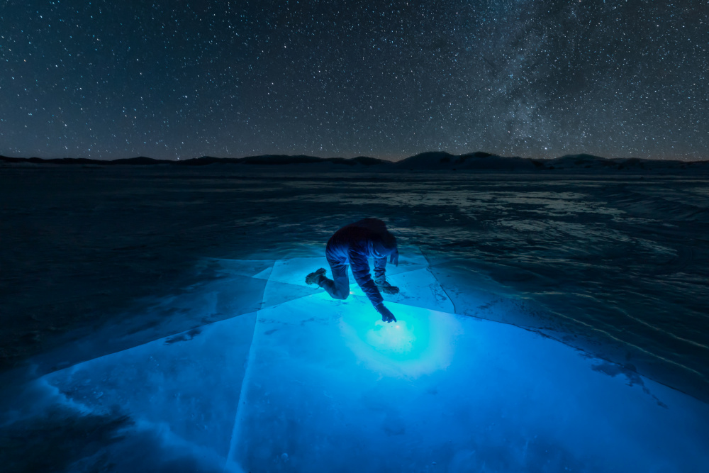 Discovery on Glacial Lake von Irene Wu