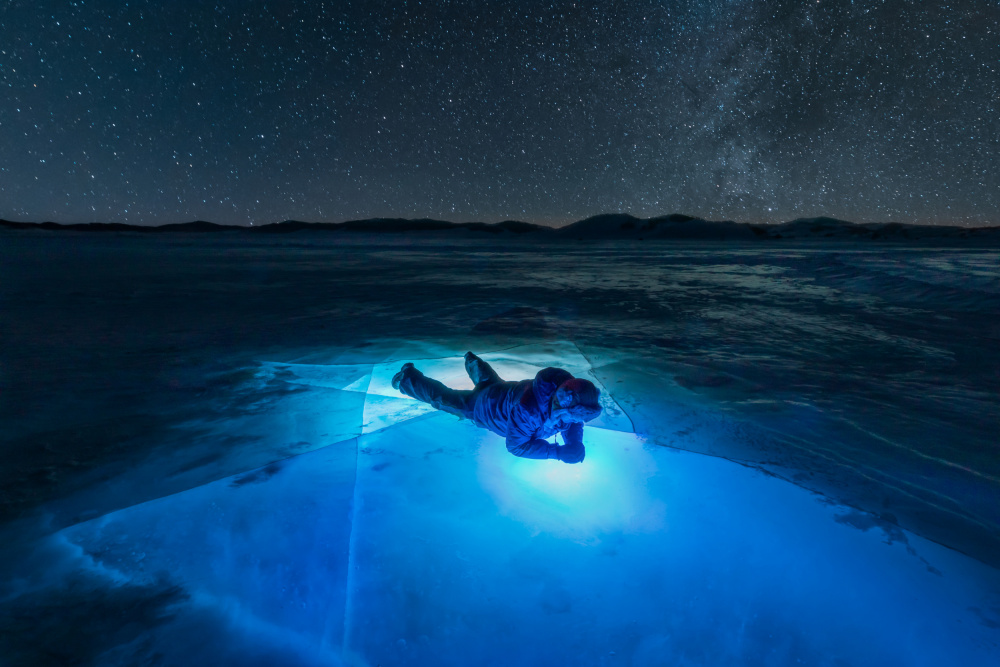 Exploring The Mysterious Icy Lake von Irene Wu