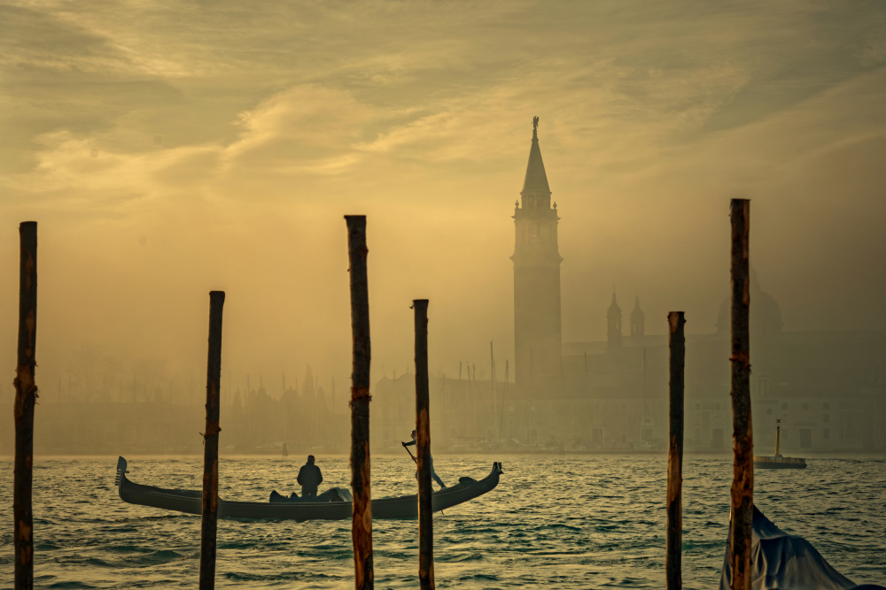 Gondola in the mist von Isabelle DUPONT