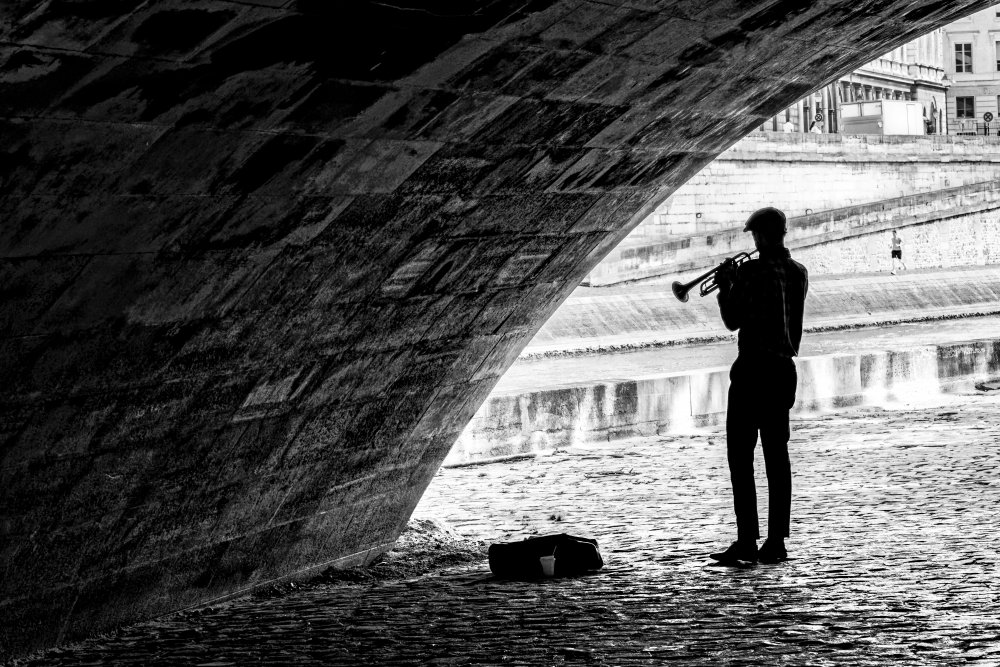 Music under the bridge von Isabelle DUPONT