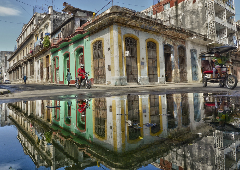 Reflection in Havana von Itzik Einhorn