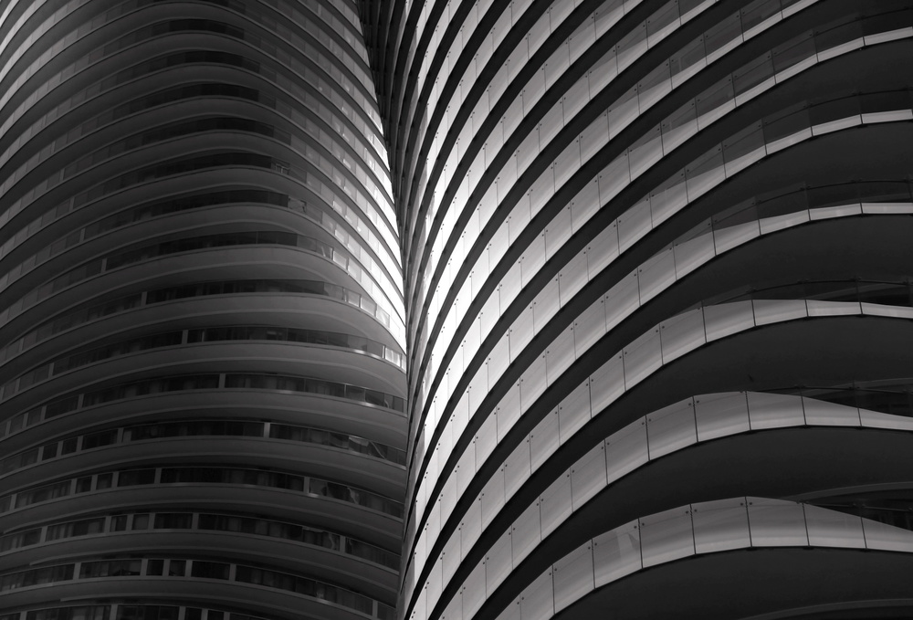 Balcony Curve II von Ivan Huang