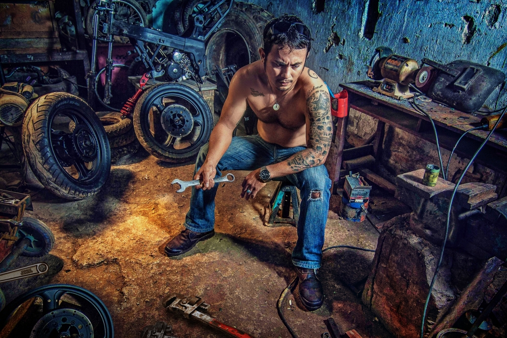 the mechanic von Ivan Valentino