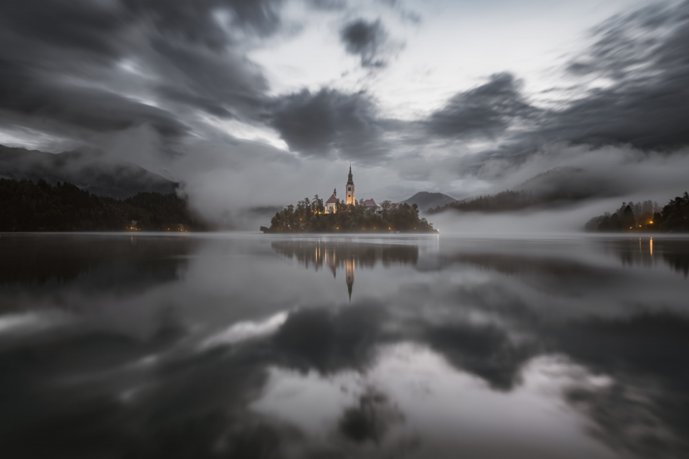 Misty morning on the lake Bled von Ivo Mateju