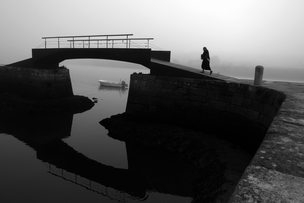 ALONE von J. Pedro Martins