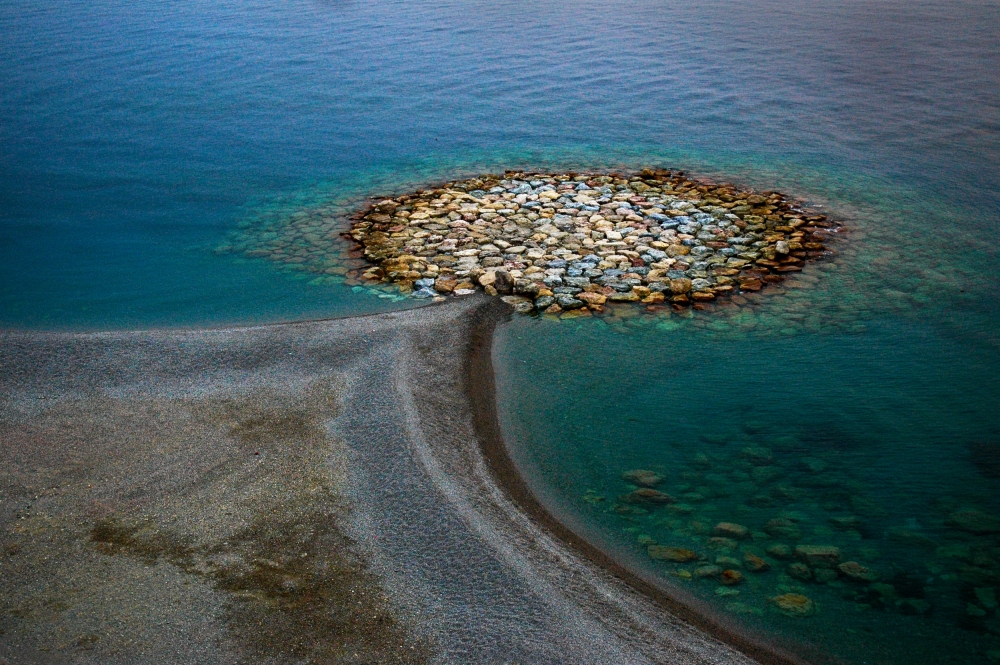 The Tyrrhenian Sea shore - from &quot;Hues of Italy&quot; von Jacek Stefan