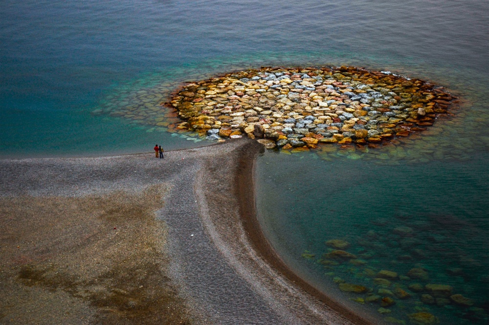 The Tyrrhenian Sea shore II von Jacek Stefan