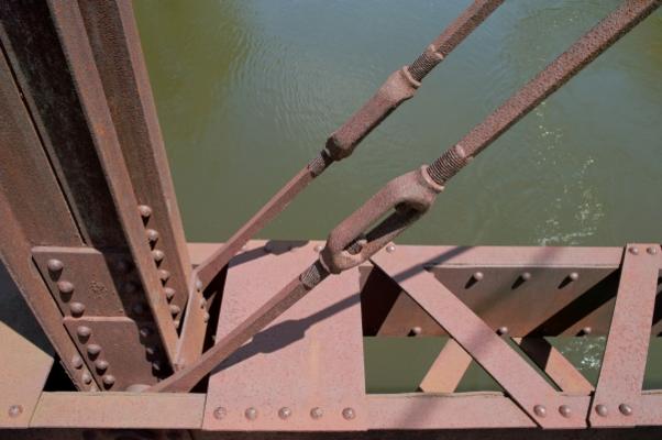 Rusty Bridge Shapes von Jack Kunnen