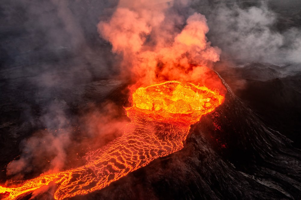 Volcano Eruption von James Bian