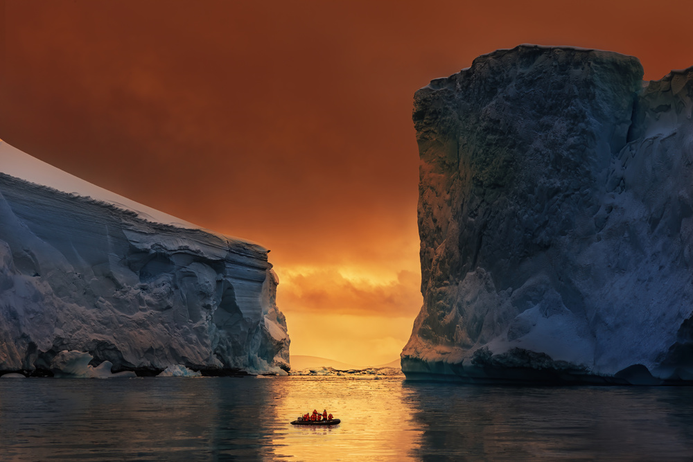 Antarctic Fire Gate von James Cai