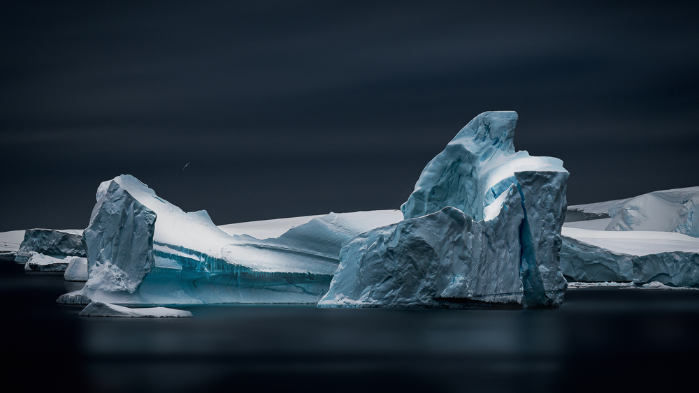 Serene Antarctica von James Cai