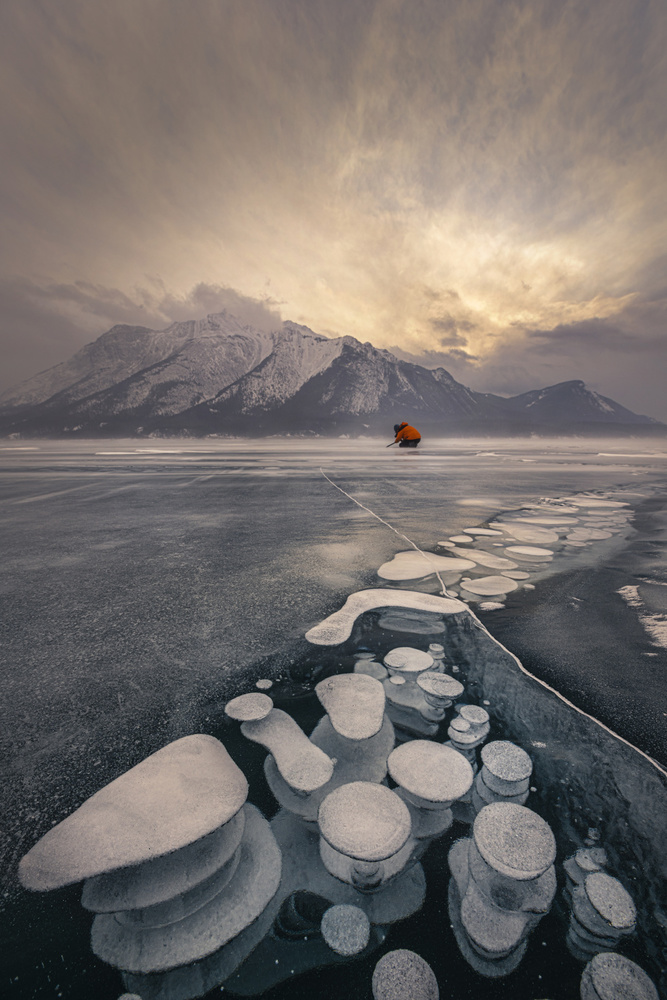 Cant Take Enough Shots of These Ice Bubbles von James S. Chia