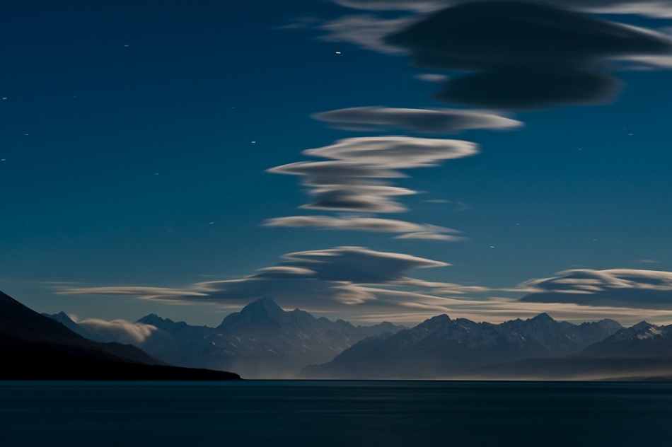 Mt Cook at midnight von James Symington ARPS