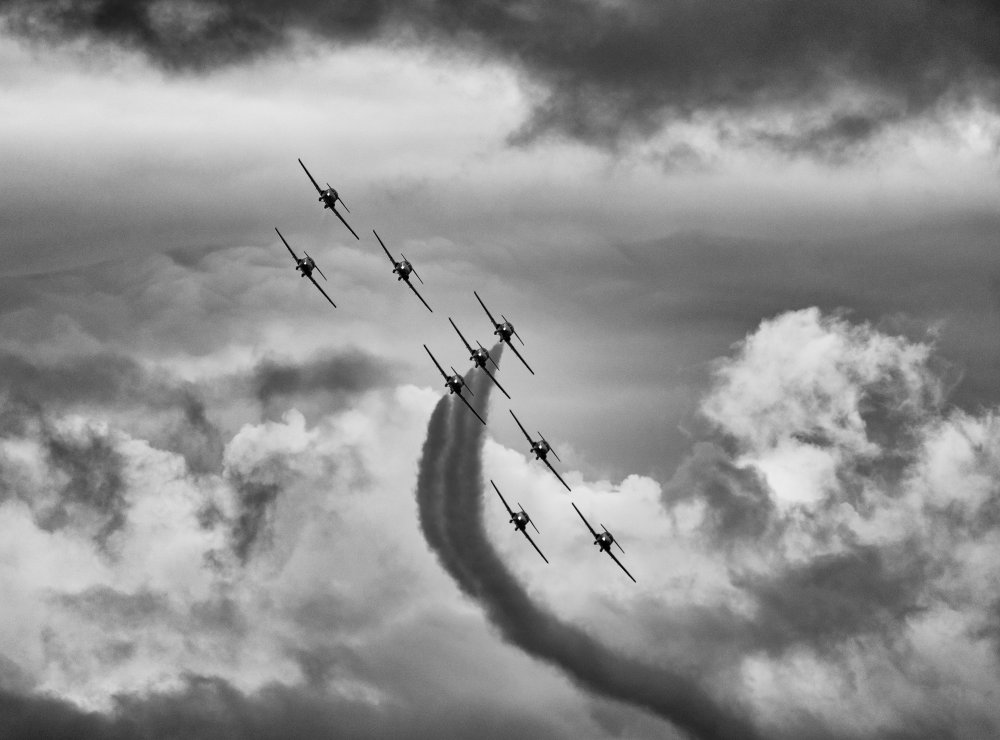 Through the Storm von James Yang