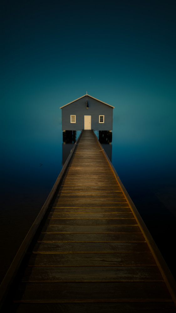 Little blue boathouse in Perth von James Zhen Yu